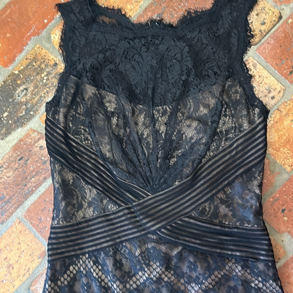 Tadashi Shoji Chantilly Lace Boatneck Sheath Midi Dress sz12 - Picture 13 of 16